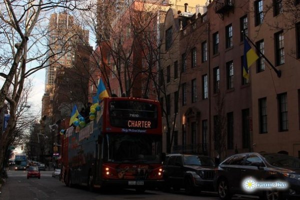 Нью-Йорком їздив «МайданоБус». ФОТО