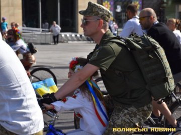 Велопробіг у вишиванках: понад чотири сотні лучан долучилися до патріотичного заходу у День міста. ФОТО