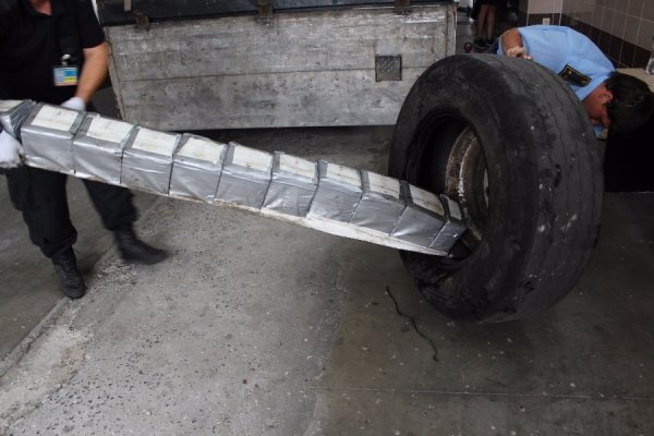 На «Ягодині» у колесах вантажівки знайшли величезну партію цигарок . ФОТО.  ВІДЕО