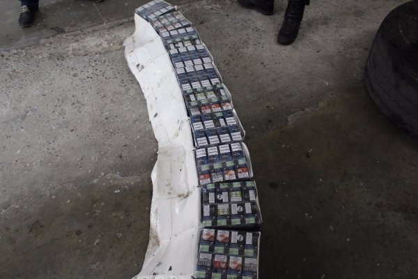 На «Ягодині» у колесах вантажівки знайшли величезну партію цигарок . ФОТО.  ВІДЕО