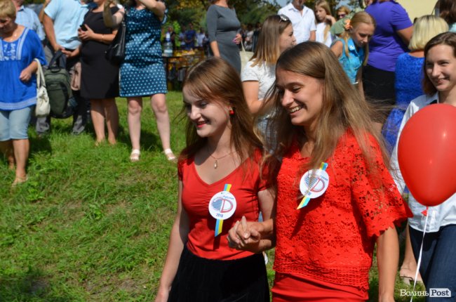 Танець від ректора і завдання від губернатора: як у луцькому «політесі» першачків зустрічали. ФОТО