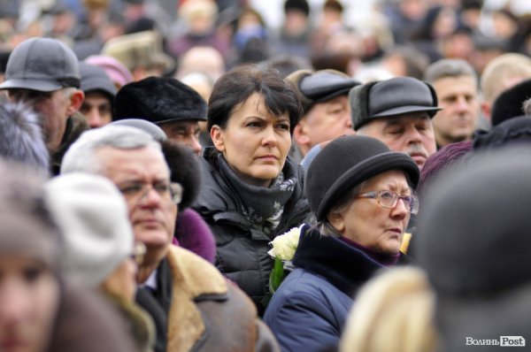 Фото прощання з міським головою Луцька Миколою Романюком