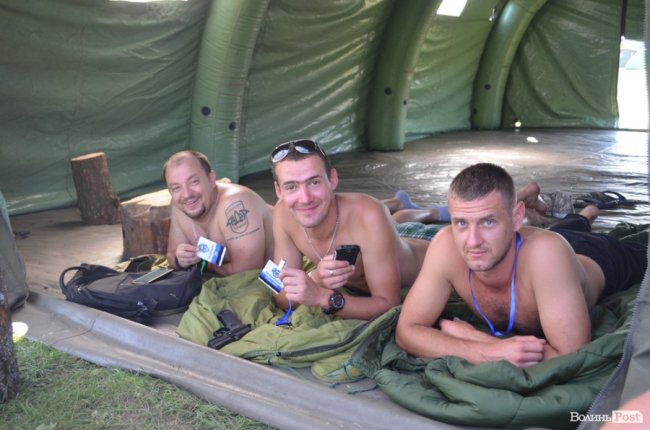 Спека в наметах і аншлаг у зоні купання: як фестивалить «Бандерштат». ФОТО