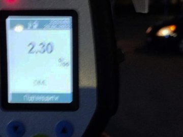 У Луцьку люди затримали п'янючого водія просто посеред дороги