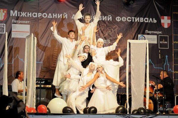 У стінах Луцького замку - театрально-джазовий перформанс від театру «ГаРмИдЕр». ФОТО