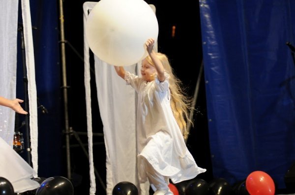 У стінах Луцького замку - театрально-джазовий перформанс від театру «ГаРмИдЕр». ФОТО