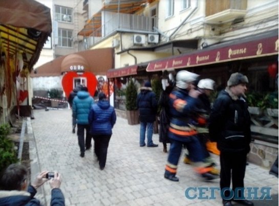 У Києві вибухнув ресторан з людьми. ФОТО