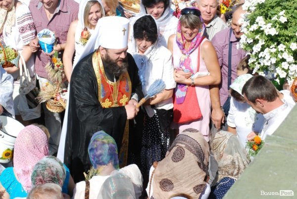 Як у Луцьку святили яблука та мед. ФОТО