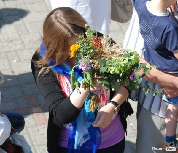 Як у Луцьку святили яблука та мед. ФОТО