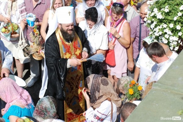 Як у Луцьку святили яблука та мед. ФОТО