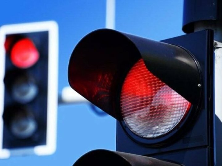 У Луцьку водій автівки проїхав на червоне світло: його оштрафували. ВІДЕО