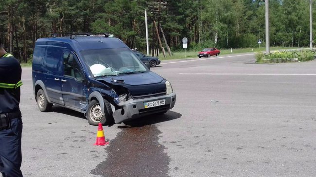 Аварія на Волині: Ford розтрощив Chrysler