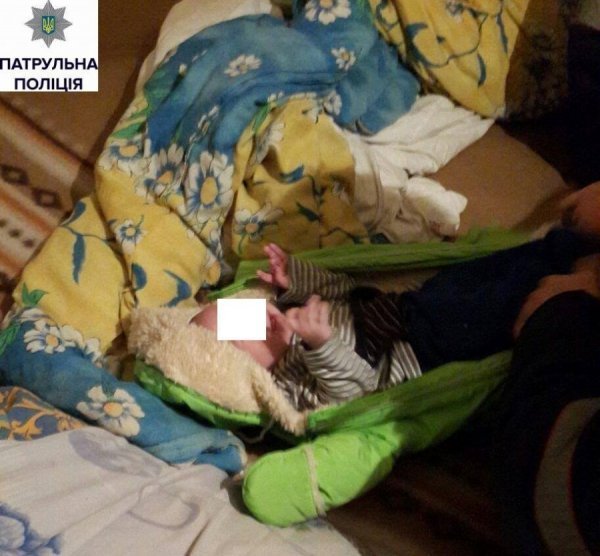 Аби не доглядати за немовлям, лучанин викликав поліцію. ФОТО