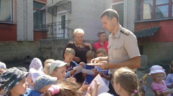 У Нововолинську дітей вчили гасити пожежу. ФОТО