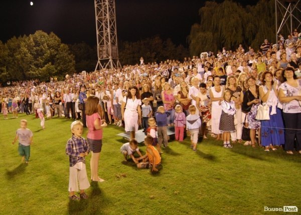 «Поліське літо з фольклором» завершили парадом, концертом і феєрверком. ФОТО