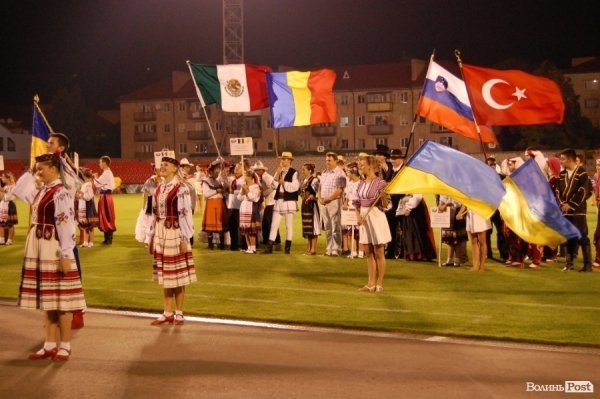 «Поліське літо з фольклором» завершили парадом, концертом і феєрверком. ФОТО