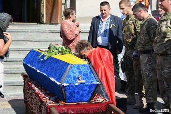 У Луцьку прощалися з загиблим бійцем «Азову». ФОТО. ВІДЕО