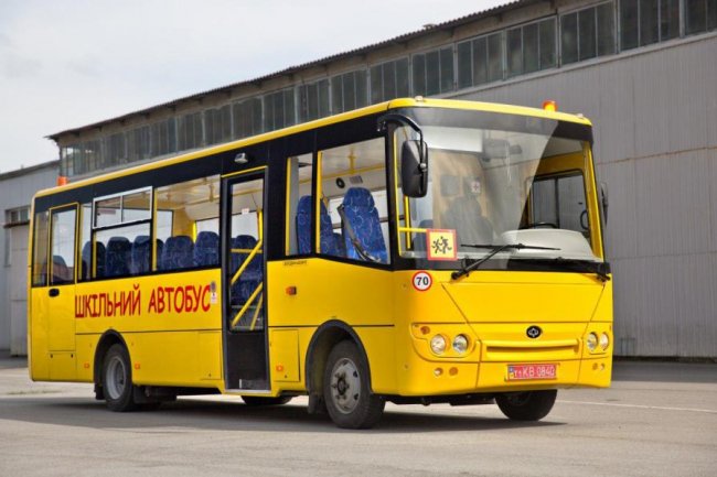 Житомирські школярі їздитимуть на новеньких автобусах з Луцька. ФОТО