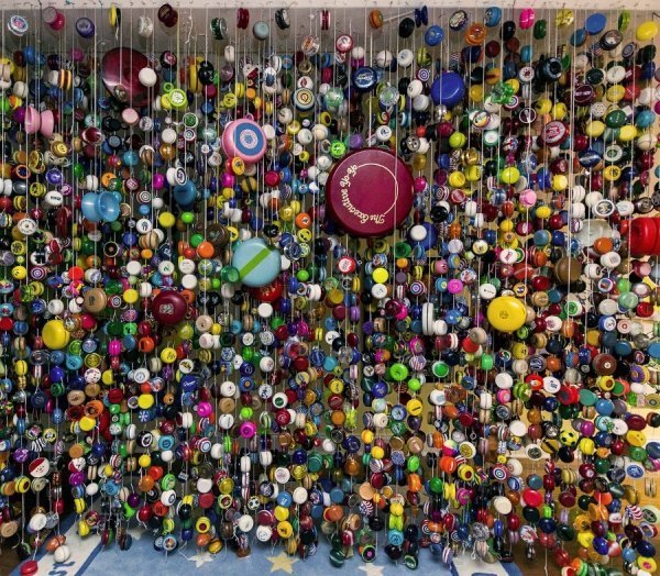 9 грудня 2013. Орландо, Флорида, США. Деякі йо-йо з колекції, в якій приблизно 10 000 іграшок. Фото: ZUMA / REX