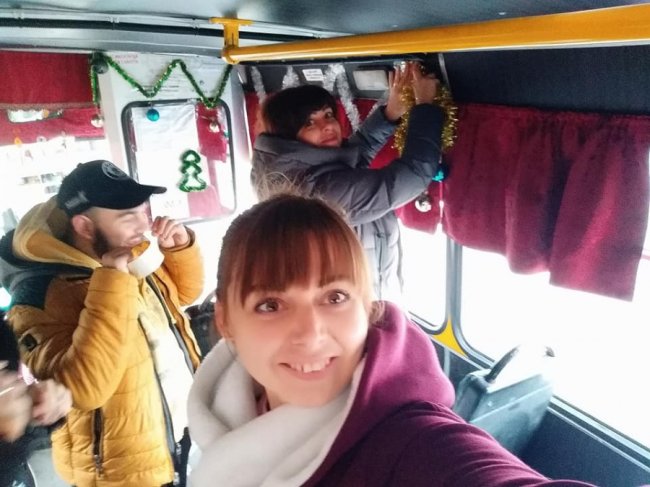 У Луцьку святково прикрасили маршрутку. ФОТО 