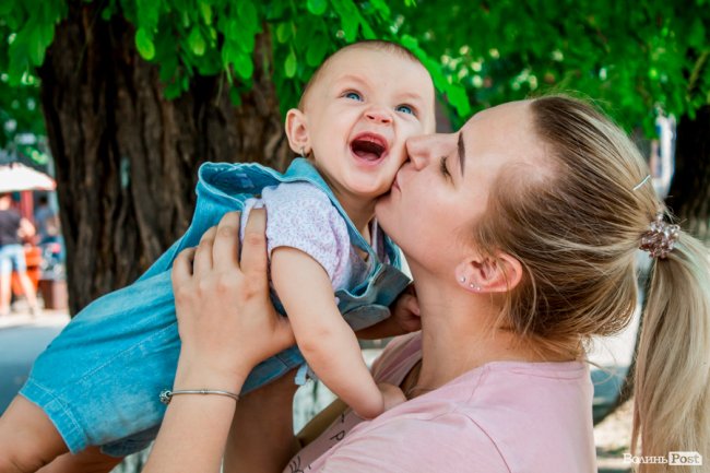 Щиро та чуттєво: День поцілунку у Луцьку. ФОТО