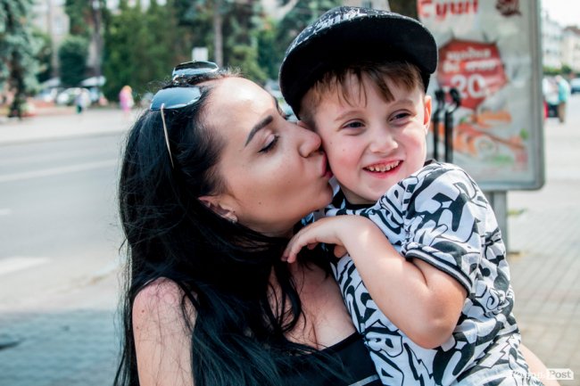 Щиро та чуттєво: День поцілунку у Луцьку. ФОТО