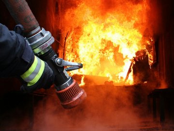 Через коротке замикання на Волині спалахнув будинок