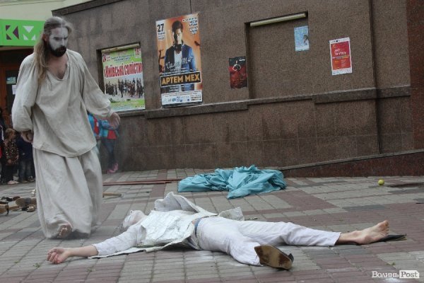 Експериментальний білоруський театр епатував луцьку публіку. ФОТО. ВІДЕО