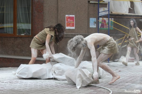 Експериментальний білоруський театр епатував луцьку публіку. ФОТО. ВІДЕО