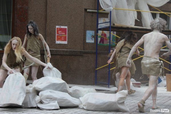 Експериментальний білоруський театр епатував луцьку публіку. ФОТО. ВІДЕО