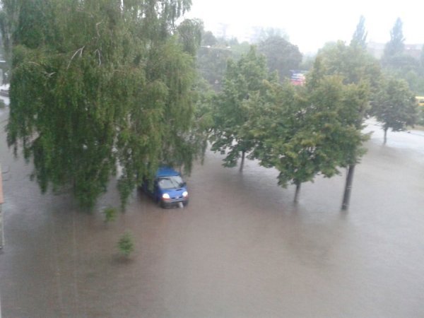 проспект Відродження поблизу міської лікарні