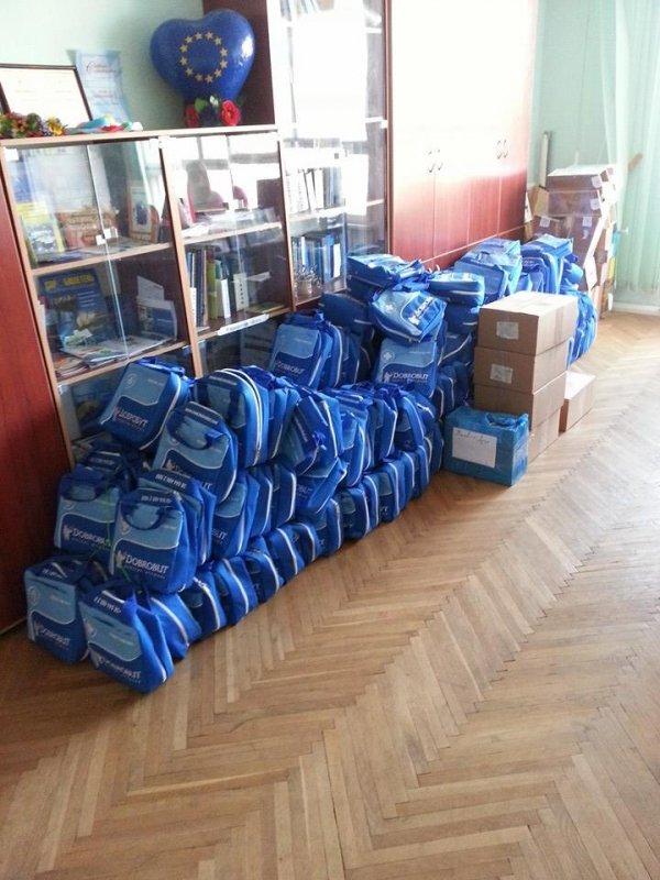 У Луцьку для бійців закупили прилад нічного бачення, 200 аптечок та 12 плащів. ФОТО 