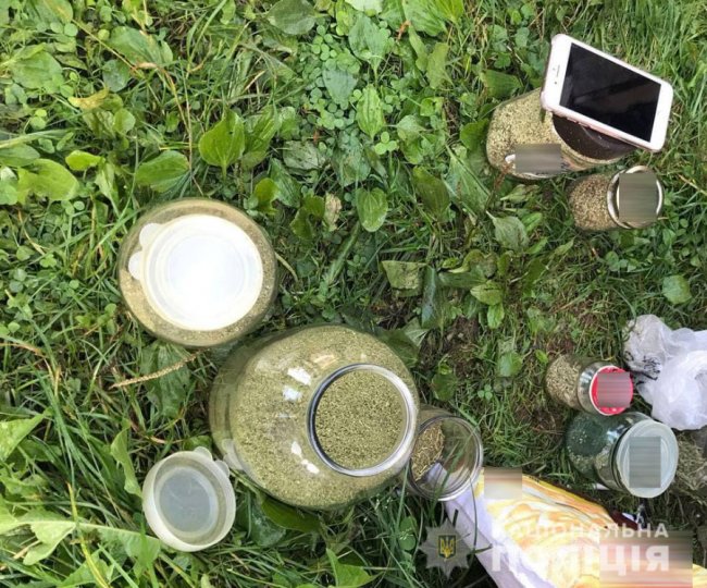 «Закладки», шприци, таблетки: на Волині правоохоронці «накрили» наркобізнес. ФОТО