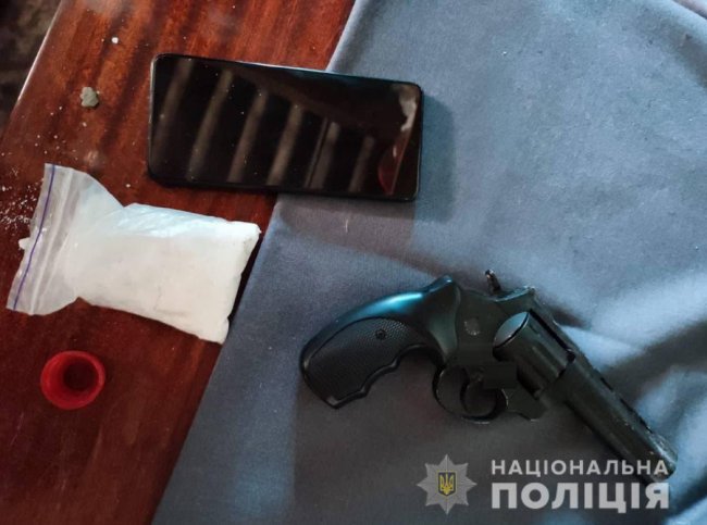 «Закладки», шприци, таблетки: на Волині правоохоронці «накрили» наркобізнес. ФОТО