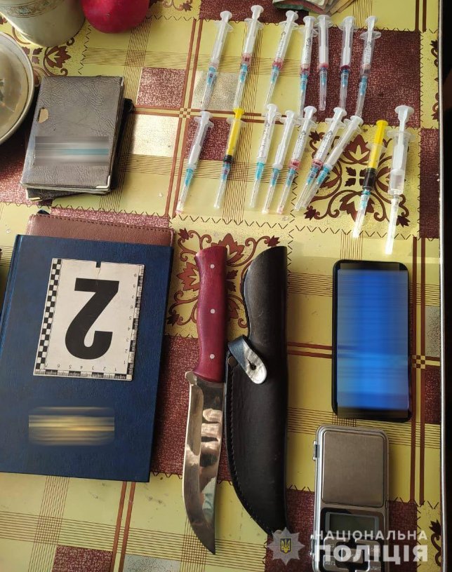 «Закладки», шприци, таблетки: на Волині правоохоронці «накрили» наркобізнес. ФОТО