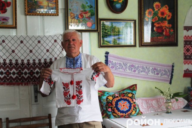 На Волині організували виставку вишитих робіт колишнього вчителя фізики. ФОТО