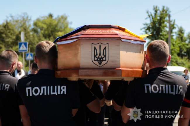Навіки в строю: на Волині попрощалися із загиблим на війні поліцейським Юрієм Кривошапкою