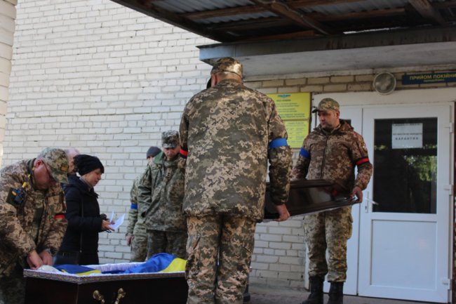 Громада біля Луцька прощалася із загиблим Героєм Юрієм Герасюком. ФОТО