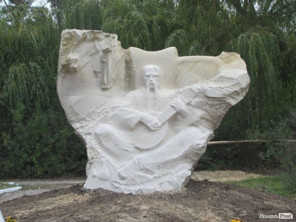 Під Луцьком відкрили єдиний на Волині пам’ятник козакові Мамаю 