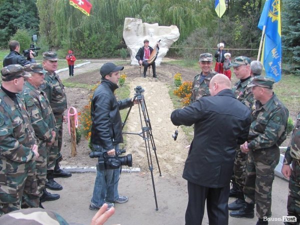 Під Луцьком відкрили єдиний на Волині пам’ятник козакові Мамаю 