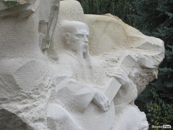 Під Луцьком відкрили єдиний на Волині пам’ятник козакові Мамаю 