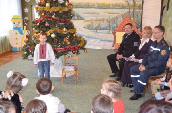 Дитяча книга про безпеку - під ялинку від волинських рятувальників. ФОТО