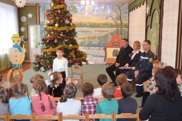 Дитяча книга про безпеку - під ялинку від волинських рятувальників. ФОТО