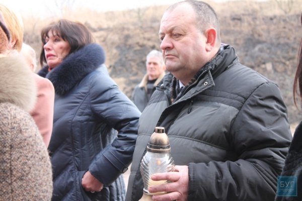 На будинку загиблого на Майдані волинянина встановили пам'ятну дошку. ФОТО