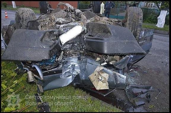 Поліція опублікувала фото з місця жахливої аварії в Луцьку