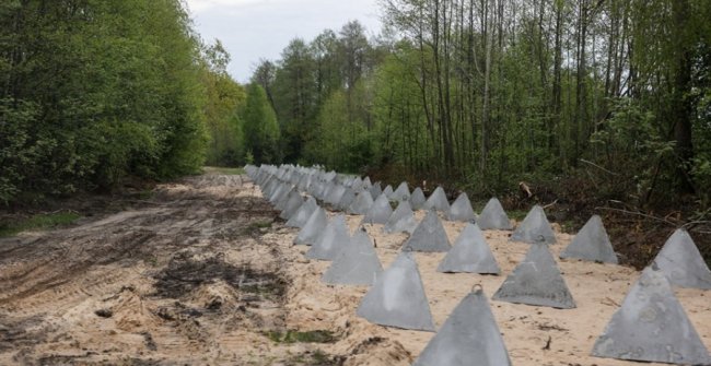 Премєр-мінстр Денис Шмигаль на Волині перевірив фортифікації поблизу держкордону. ФОТО