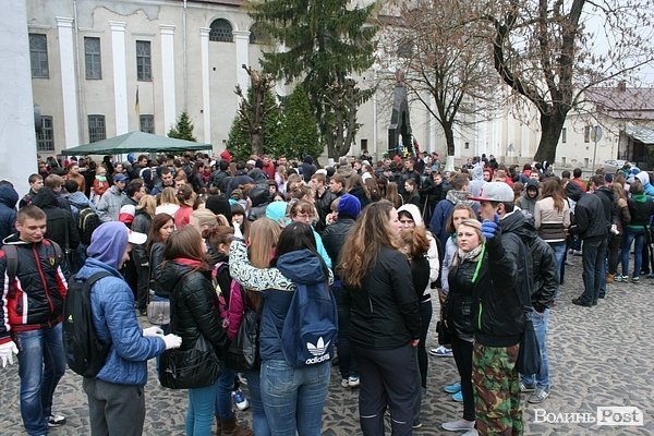 У Луцьку прибирали сміття в заповіднику. ФОТО