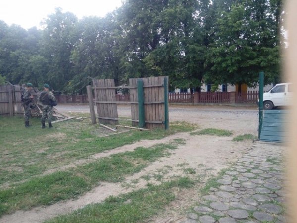 Копачі бурштину штурмували прикордонний підрозділ. ФОТО. ВІДЕО 18+