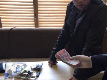 На Волині сільського голову зловили на хабарі 