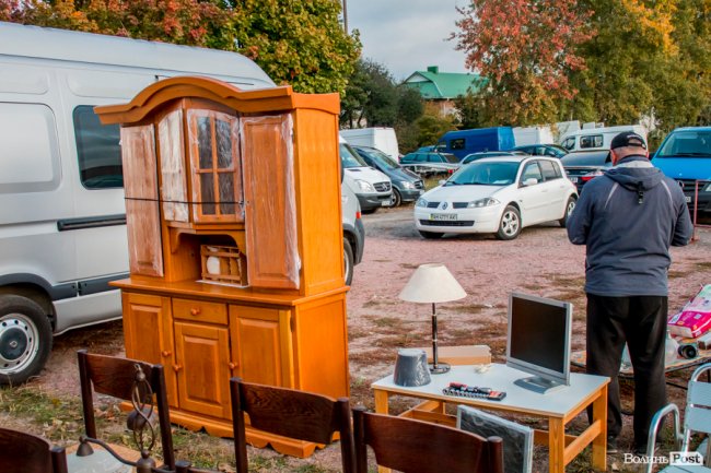  «Барахолка» луцького авторинку: що продають, окрім машин. ФОТО
